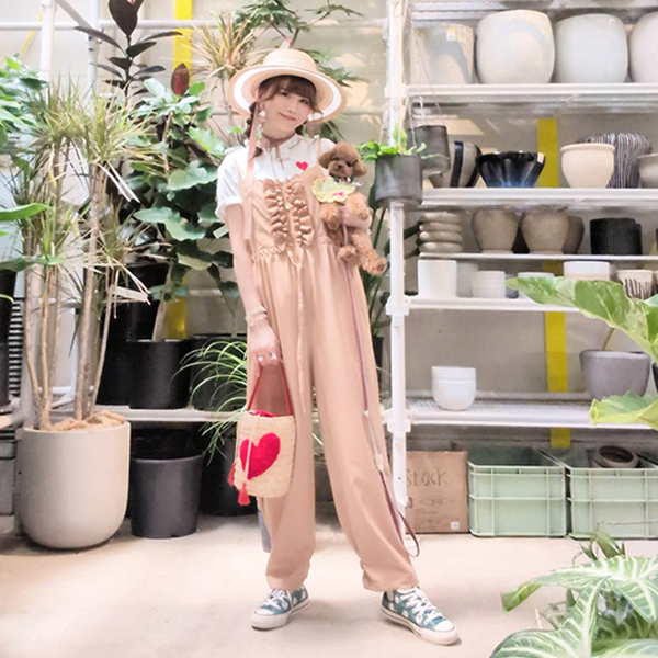 大人がときめくふりるサロペット