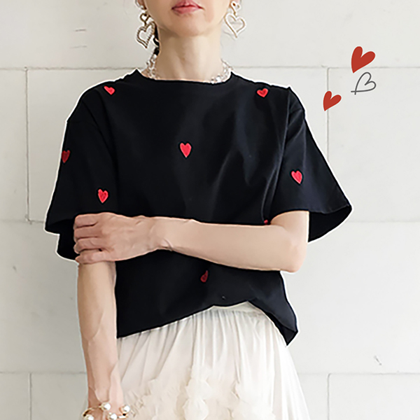 【SELECT】散りばめハート刺繍のTシャツ